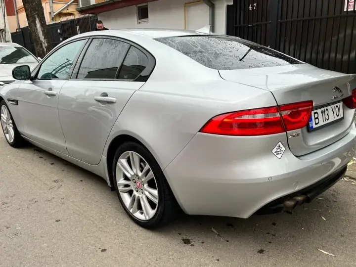 Jaguar XE 2.0 Prestige
