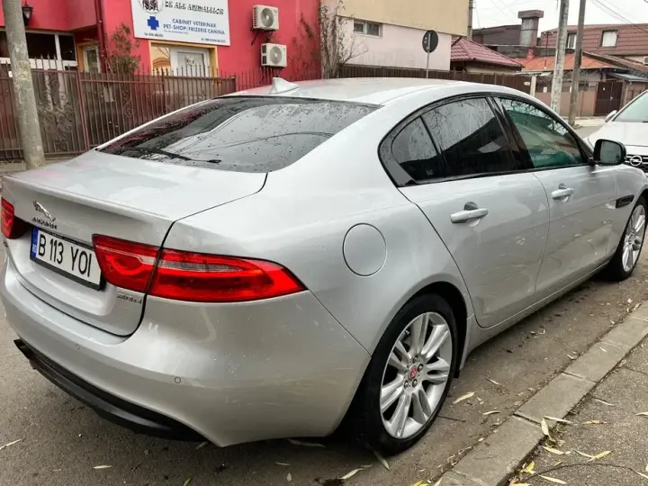 Jaguar XE 2.0 Prestige