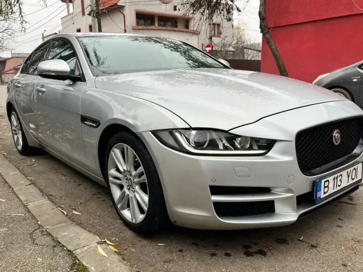 Jaguar XE 2.0 Prestige