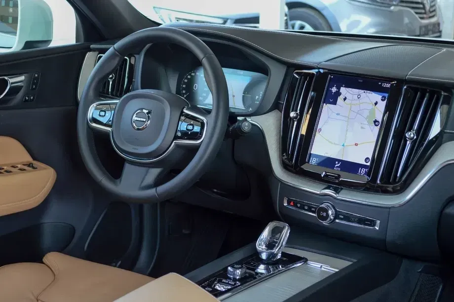 Volvo XC 60 II Recharge T8 Twin Engine eAWD Polestar Engineered — imagine 4