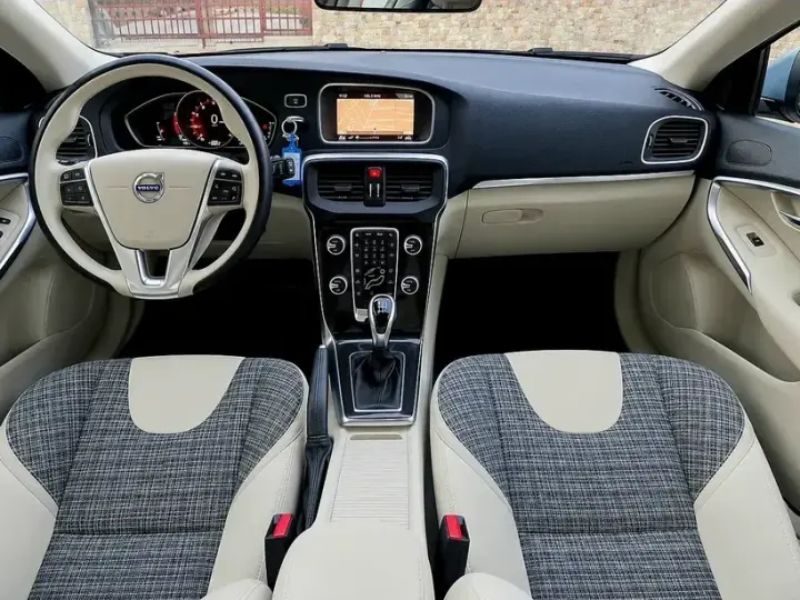 Volvo V40 T2 Aut. Inscription