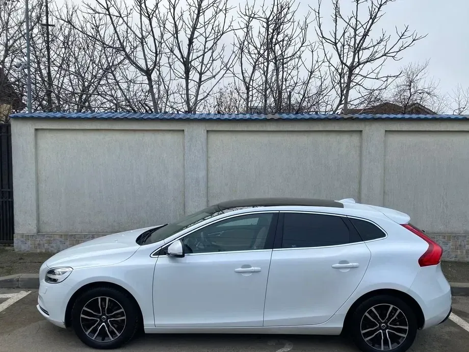 Volvo V40 II D3 Geartronic Inscription — imagine 2