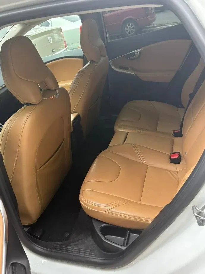 Volvo V40 II D3 Geartronic Inscription — imagine 6