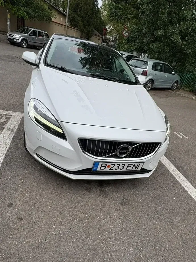Volvo V40 II D3 Geartronic Inscription — imagine 4