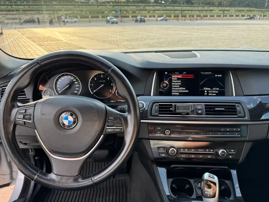 BMW Seria 5 530d AT — imagine 5