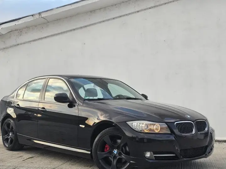 BMW Seria 3 E90/E91/E92/E93 320d DPF Aut. Edition Exclusive