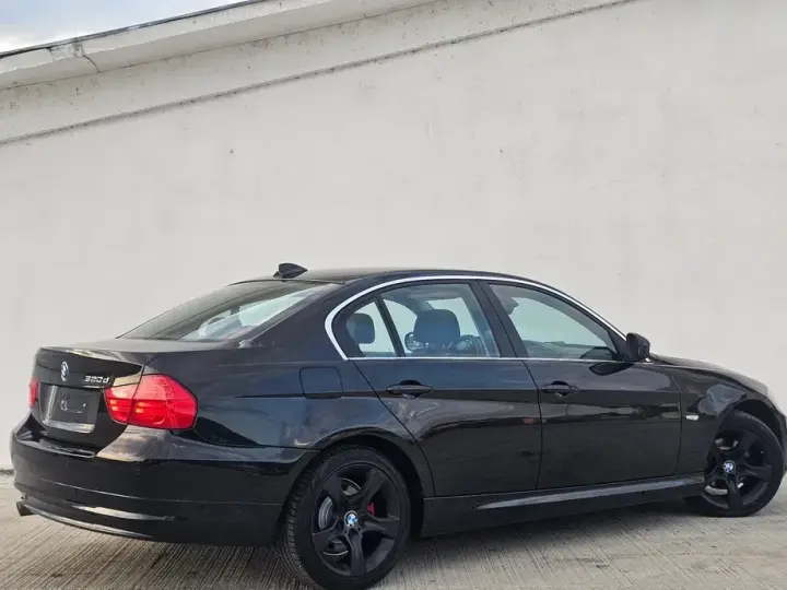 BMW Seria 3 E90/E91/E92/E93 320d DPF Aut. Edition Exclusive