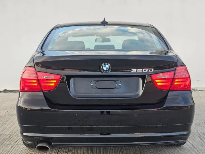 BMW Seria 3 E90/E91/E92/E93 320d DPF Aut. Edition Exclusive