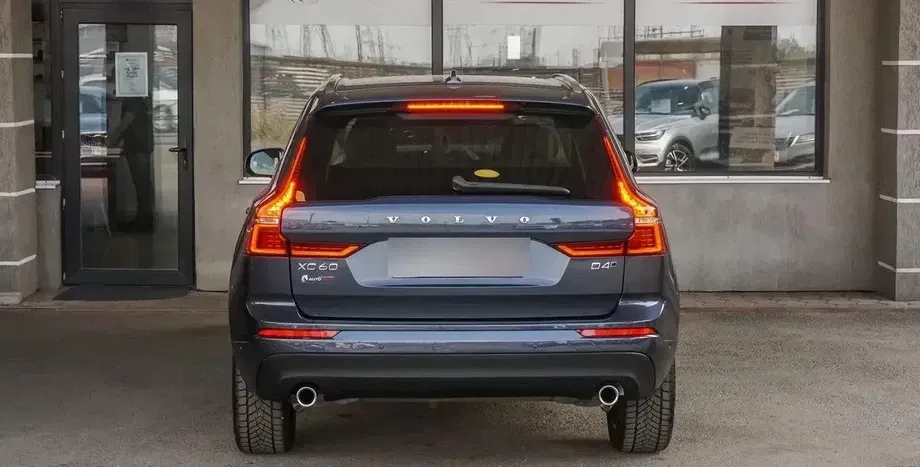 Volvo XC 60 II D4 Momentum Pro — imagine 2