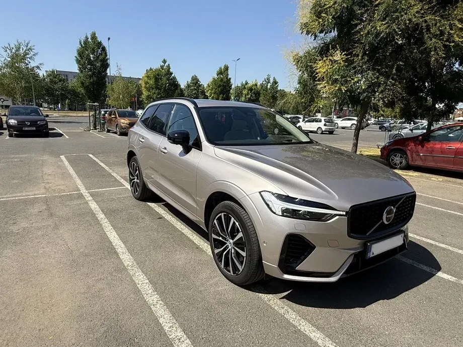 Volvo XC 60 II Recharge T8 AWD AT Ultimate Dark — imagine 3