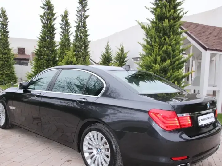 BMW Seria 7 F01/F02 750Li Aut.