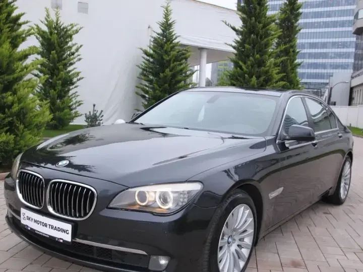 BMW Seria 7 F01/F02 750Li Aut.