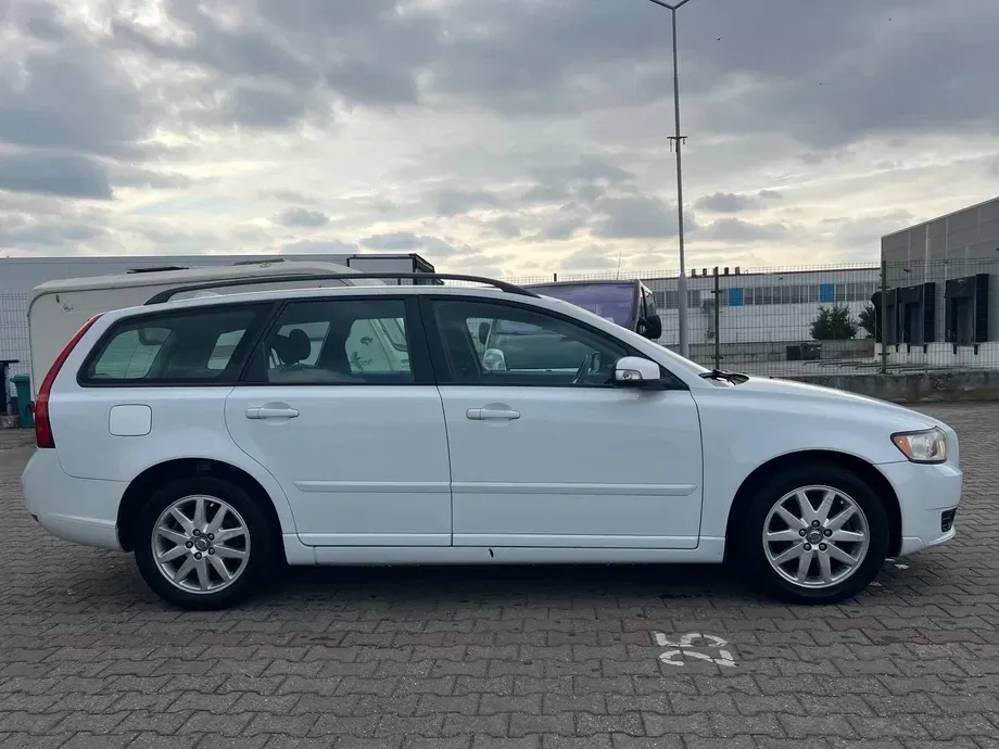 Volvo V50 2.0 D Kinetic — imagine 4