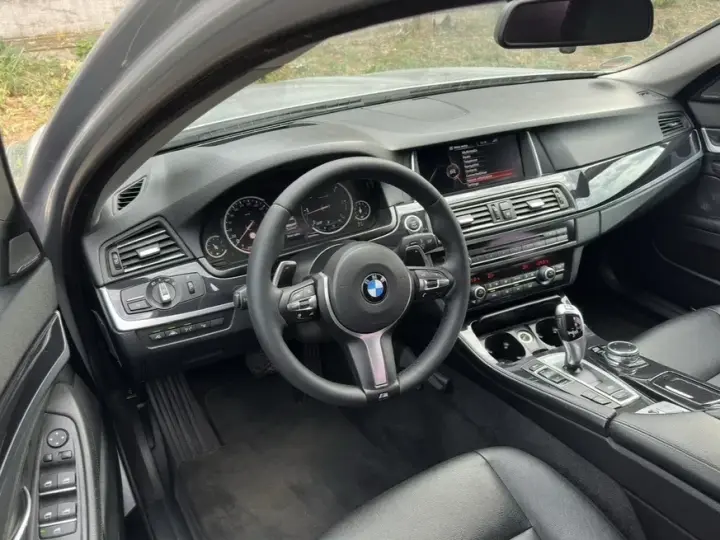 BMW Seria 5 F10/F11/F07 520d Aut.