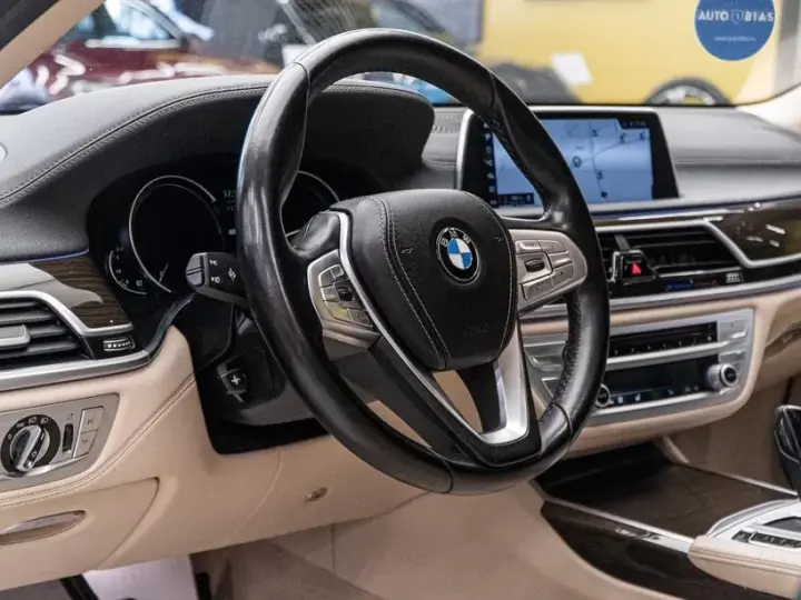BMW Seria 7 G11/G12 740e iPerformance