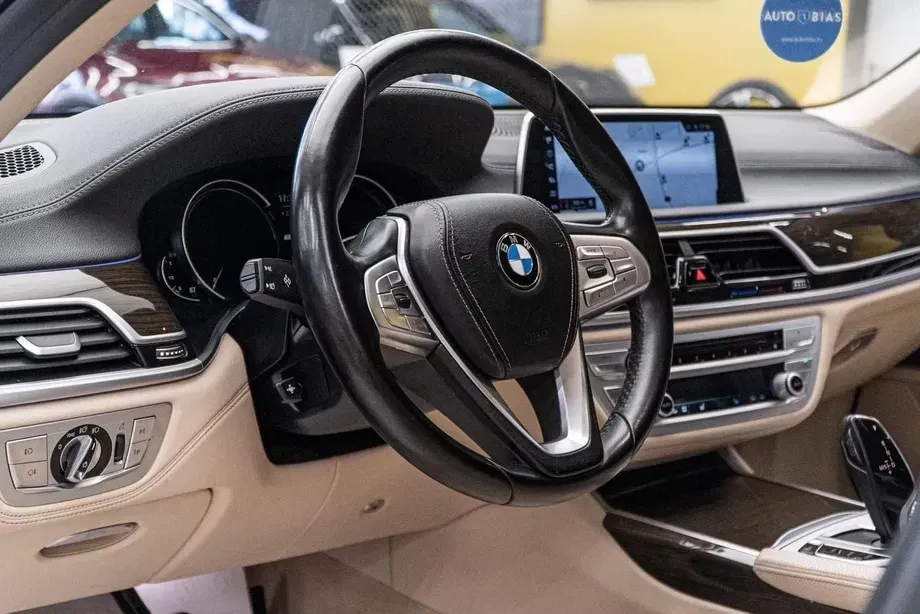 BMW Seria 7 G11/G12 740e iPerformance — imagine 6