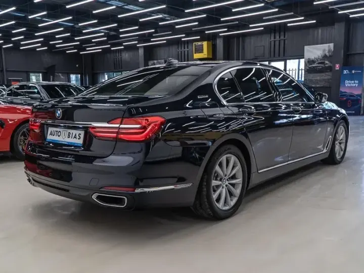 BMW Seria 7 G11/G12 740e iPerformance