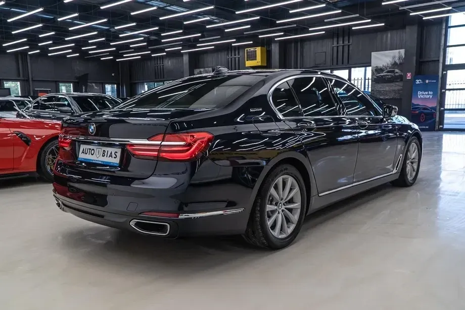 BMW Seria 7 G11/G12 740e iPerformance — imagine 5