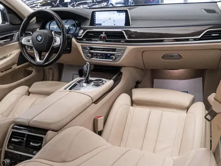 BMW Seria 7 G11/G12 740e iPerformance