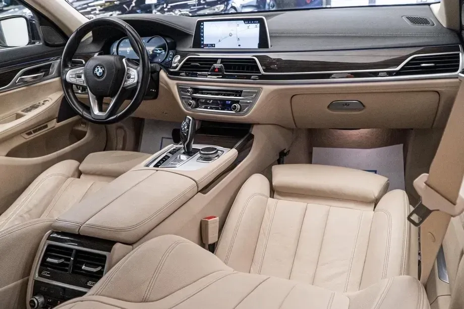 BMW Seria 7 G11/G12 740e iPerformance — imagine 2
