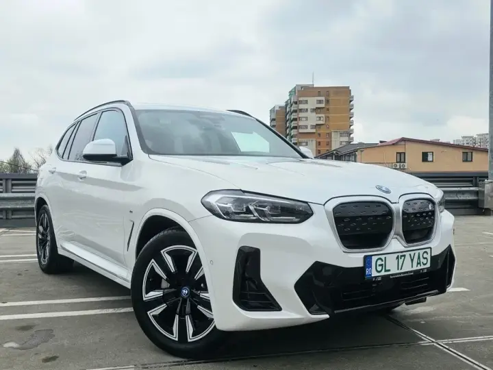 BMW iX3 Standard