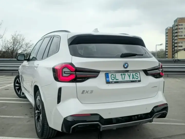 BMW iX3 Standard