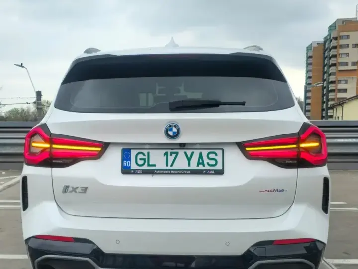 BMW iX3 Standard