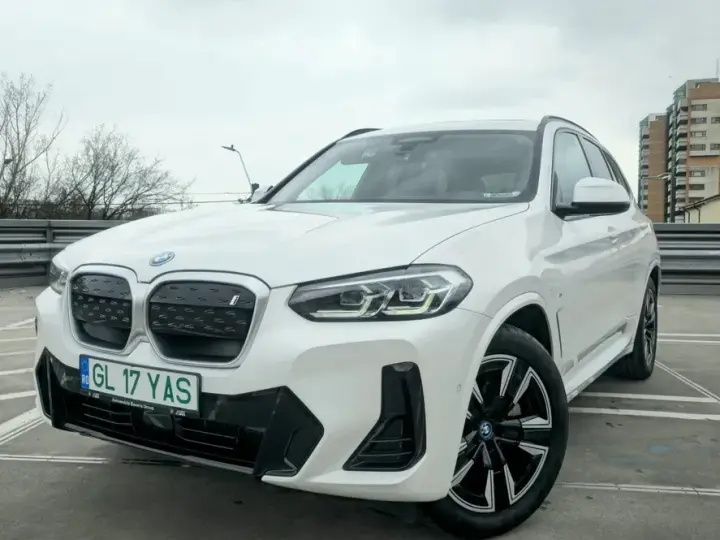 BMW iX3 Standard