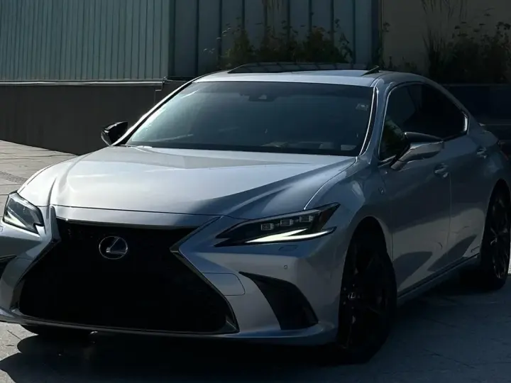 Lexus ES VII