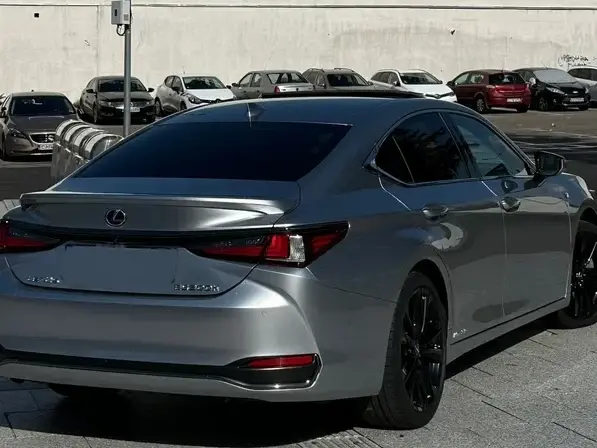 Lexus ES VII