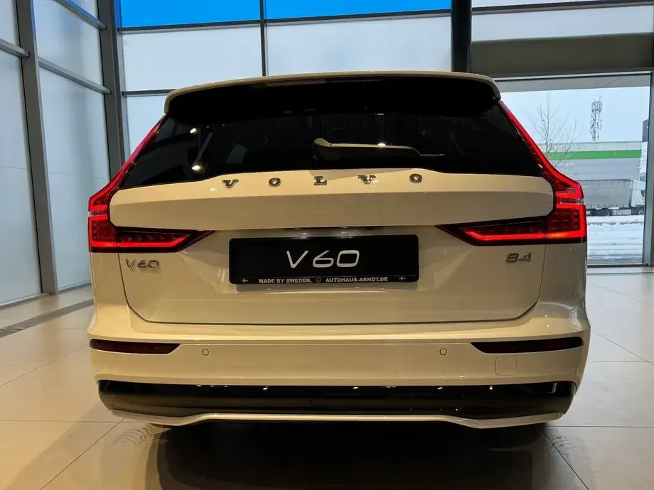 Volvo V60 II B4 MHEV AT Plus Dark — imagine 6