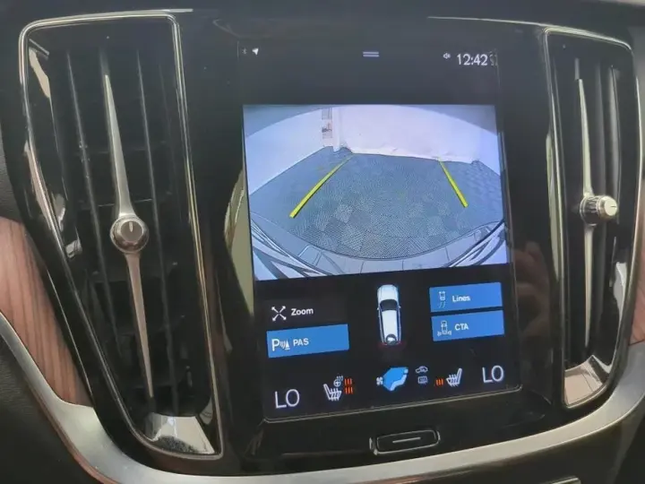 Volvo V60 B4 MHEV AT8 FWD Momentum Pro