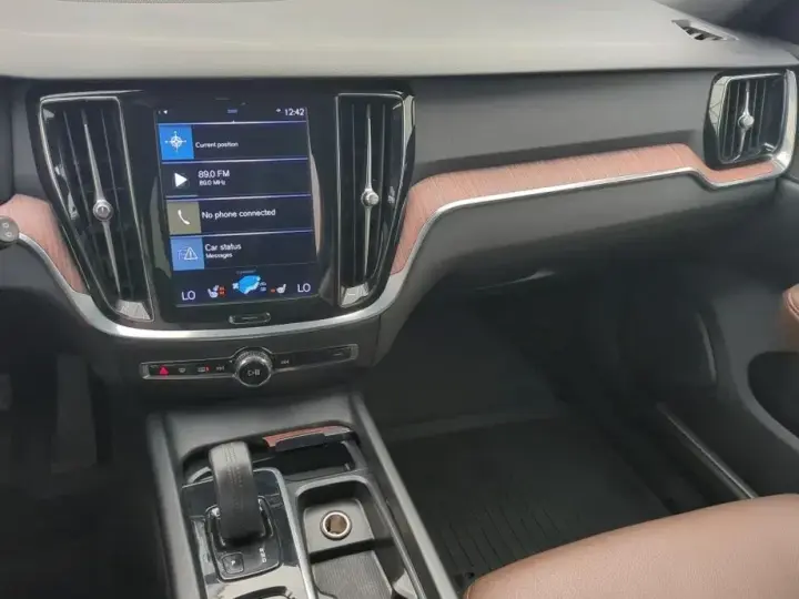 Volvo V60 B4 MHEV AT8 FWD Momentum Pro