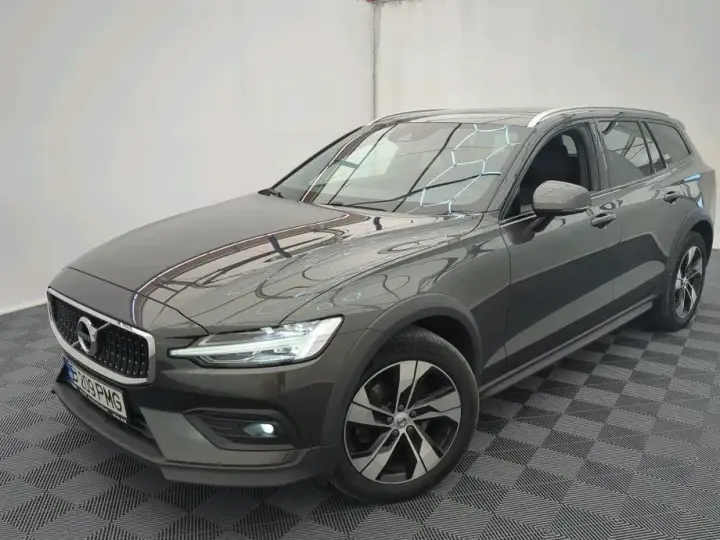 Volvo V60 B4 MHEV AT8 FWD Momentum Pro