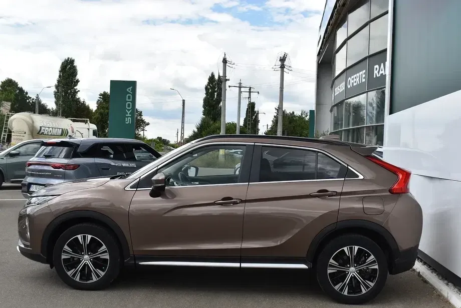 Mitsubishi Eclipse Cross 1.5-litre 16-valve DOHC MIVEC 4X4 Instyle+ Aut. — imagine 3