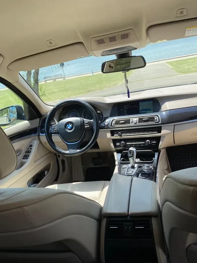 BMW Seria 5 F10/F11/F07 520d Aut. Luxury Line — imagine 5
