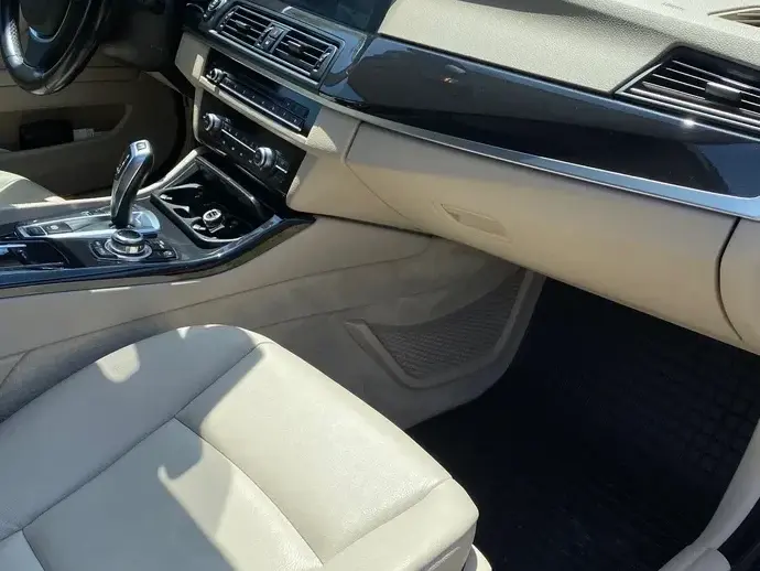 BMW Seria 5 F10/F11/F07 520d Aut. Luxury Line