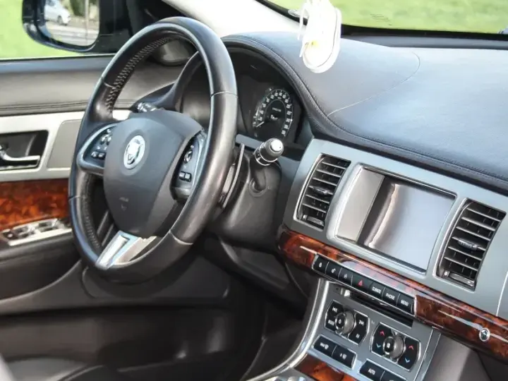 Jaguar XF 2.2