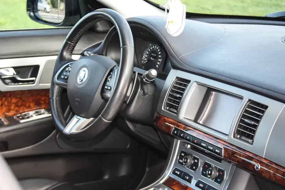 Jaguar XF 2.2 — imagine 4