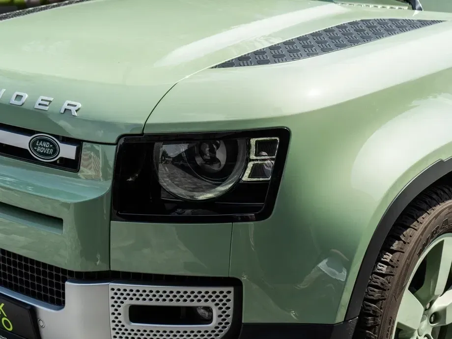 Land Rover Defender 110 3.0 P400 MHEV — imagine 5