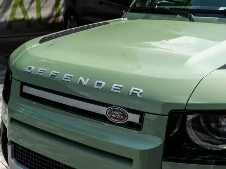 Land Rover Defender 110 3.0 P400 MHEV