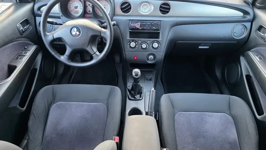 Mitsubishi Outlander — imagine 3