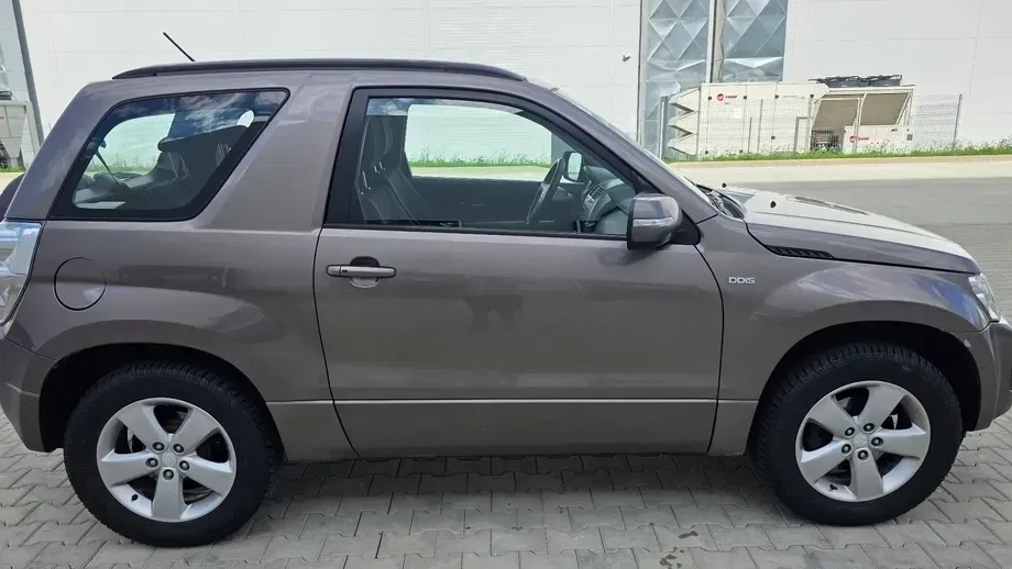 Suzuki Grand Vitara 1.9 DDiS Black&White DPF — imagine 3