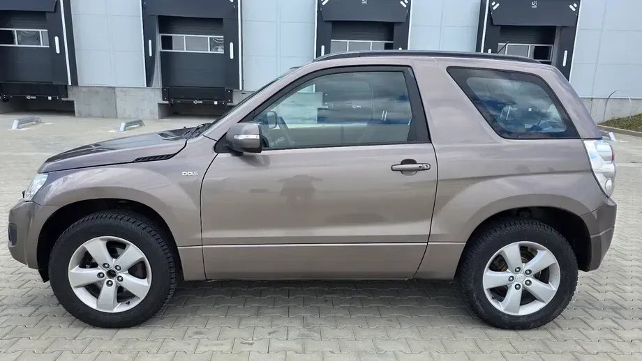 Suzuki Grand Vitara 1.9 DDiS Black&White DPF — imagine 4