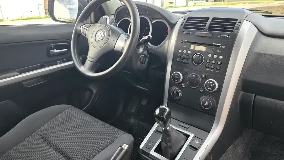 Suzuki Grand Vitara 1.9 DDiS Black&White DPF — imagine 2