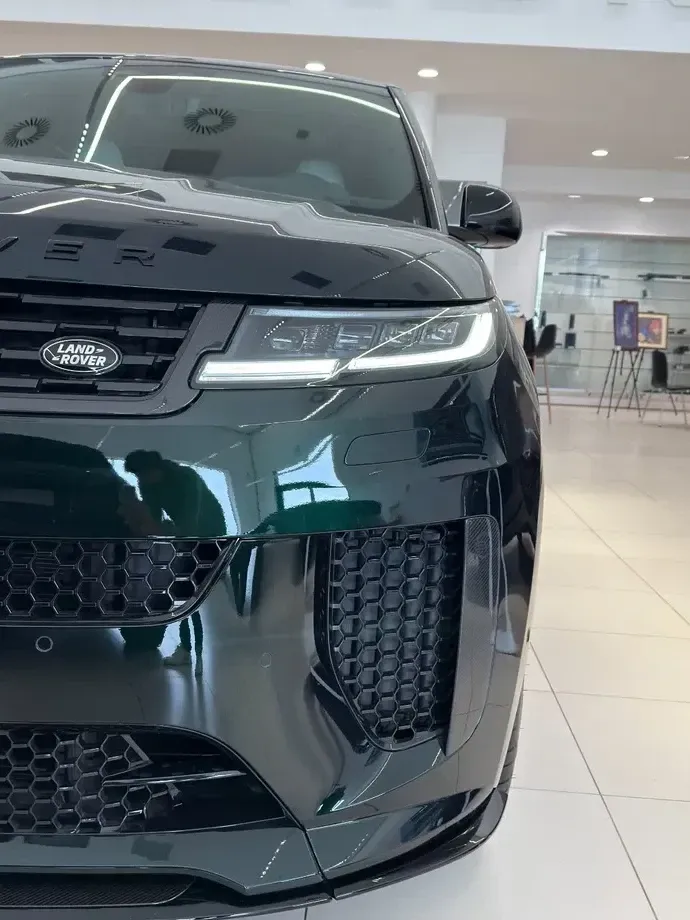 Land Rover Range Rover Sport 4.4 V8 P635 MHEV SV Carbon — imagine 2