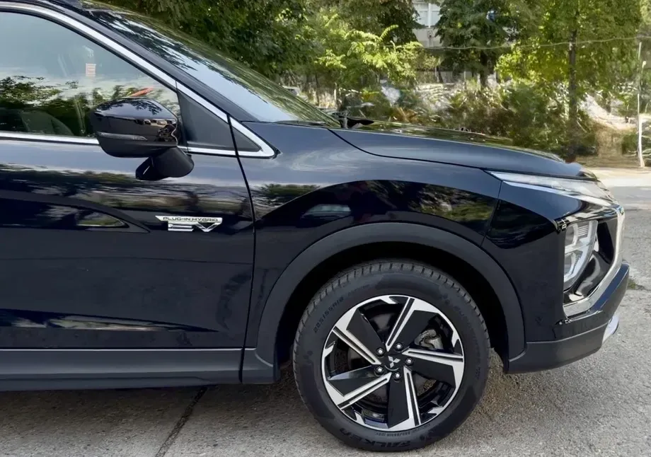Mitsubishi Eclipse Cross PHEV Intense+ Black — imagine 5