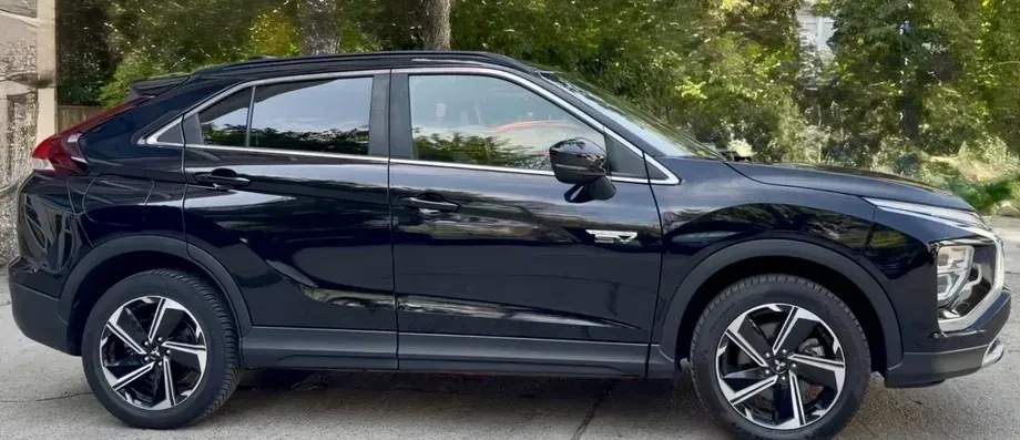 Mitsubishi Eclipse Cross PHEV Intense+ Black — imagine 4