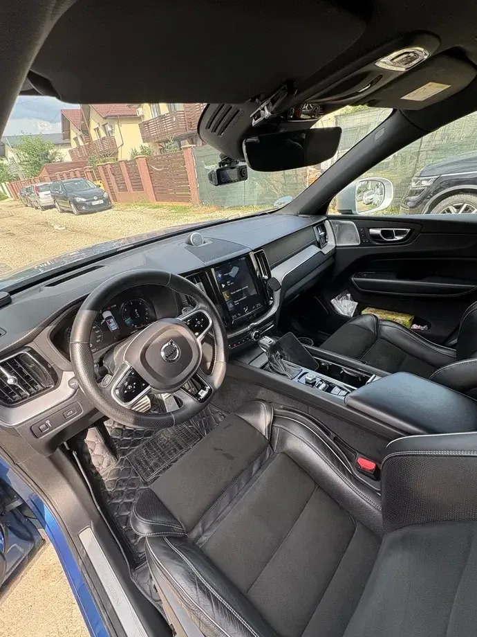 Volvo XC 60 II D5 AWD R-Design — imagine 4