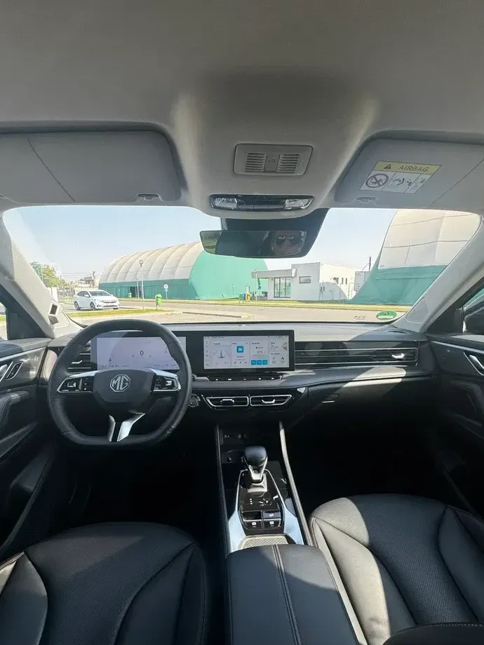 MG EHS Luxury — imagine 3